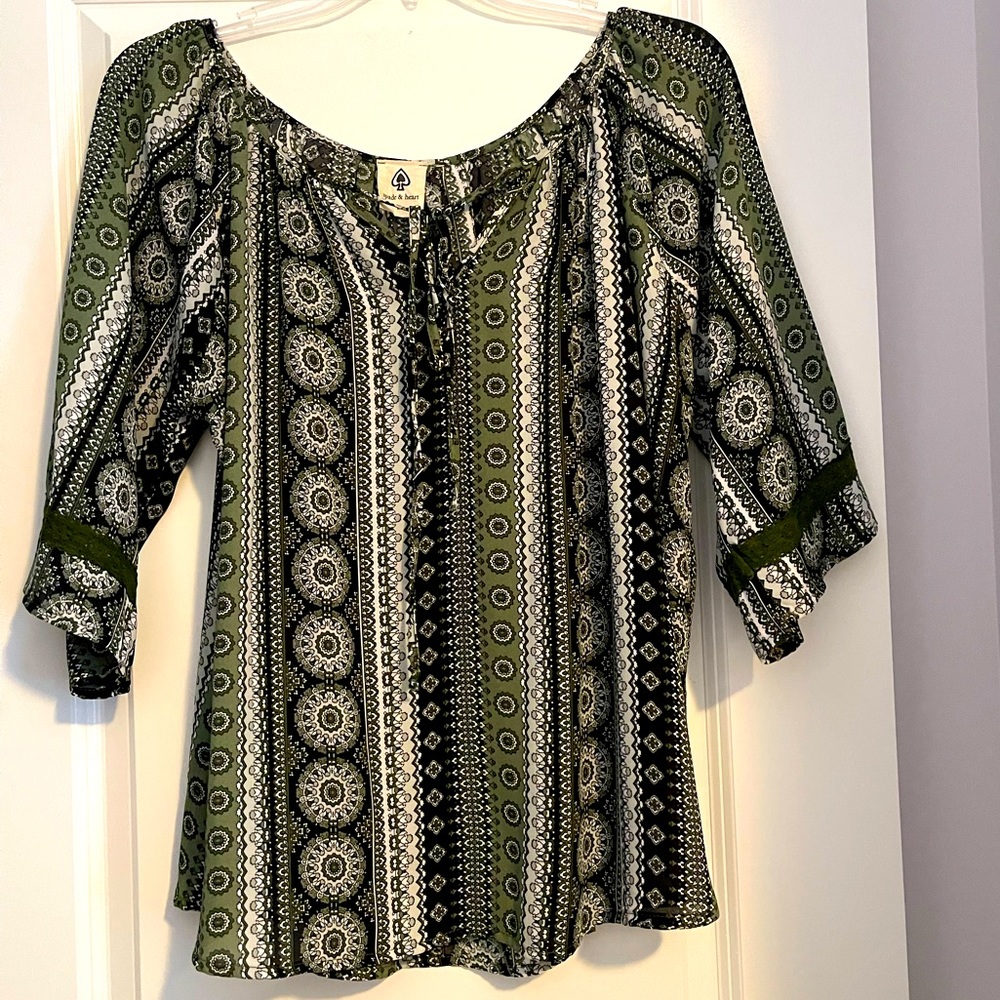 Spade & Heart lightweight green top with tie front and 3/4 length sleeves